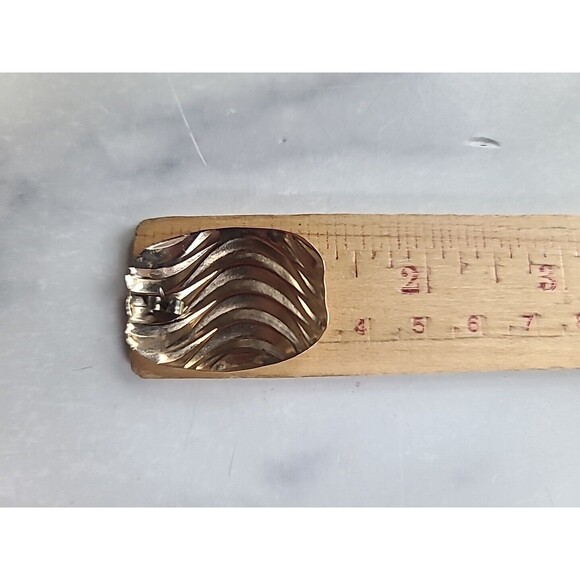 Gold Tone Metal Wavy Pierced Earrings Vintage - Picture 7 of 10